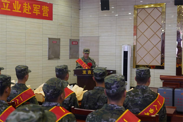图 3老兵代表雷志华发言.png