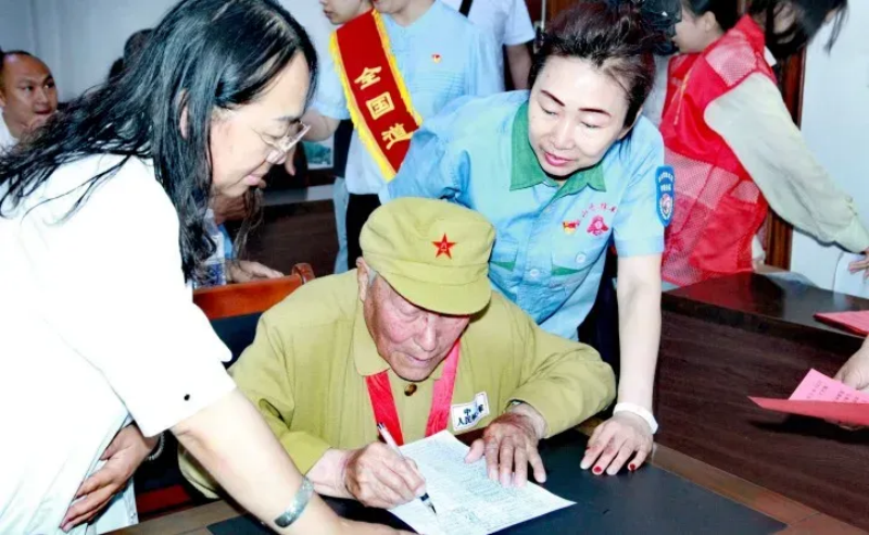 记者在一线丨百岁张贵斌讲党课 一次令人动容的精神洗礼