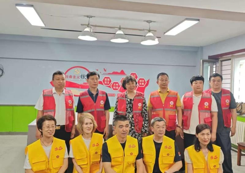 红色文化党建引领关爱三老 青少年脊柱健康防控紧追随