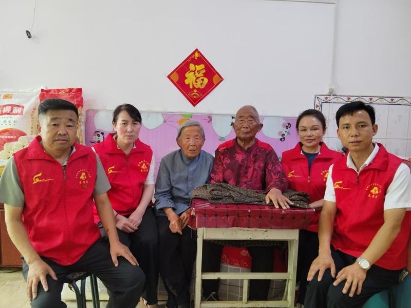 雷锋精神万里行延安分站 用行动温暖残疾人 让爱与阳光同行