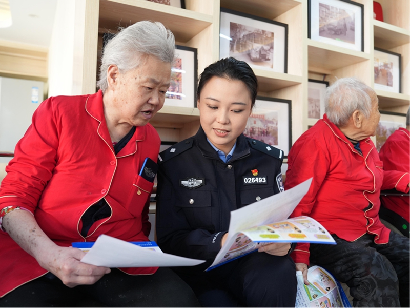 平房公安送法进养老院 情暖夕阳护平安