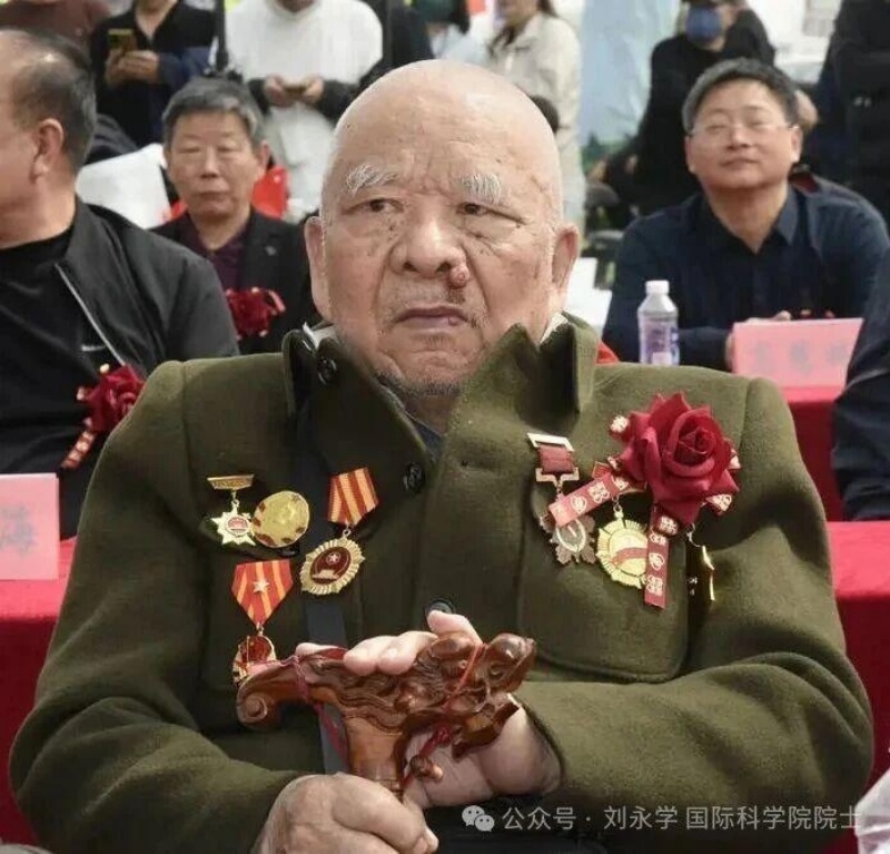 图2_第1页_笔下铭记烽火-丹心守望山河.jpg